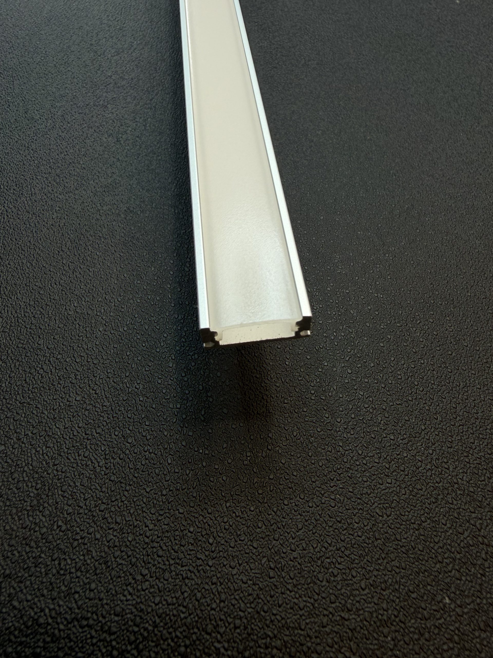 Heavy-Duty LED Walkover Aluminium Profile – 2.5m – product image 1